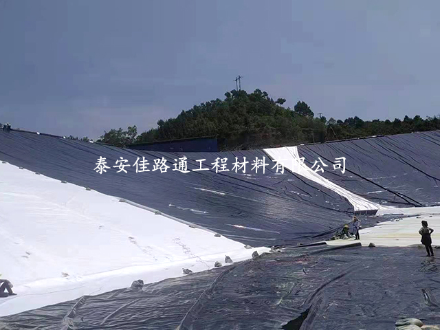 垃圾填埋場(chǎng)鋪設(shè)防滲土工膜須做好清理工作 垃圾填埋場(chǎng)鋪設(shè)防滲土工膜須做好清理工作