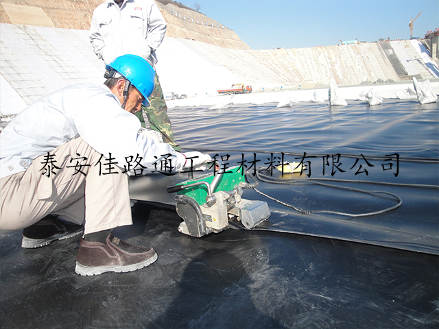 hdpe土工膜使用中切勿忽視的要點(diǎn)問(wèn)題。