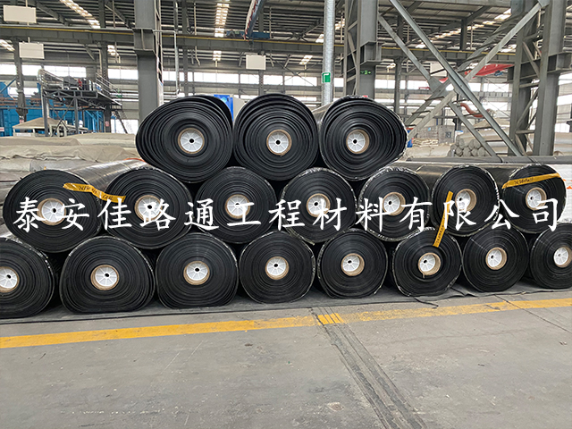 沼氣池建設(shè)工程中為何要選擇黑色土工膜？