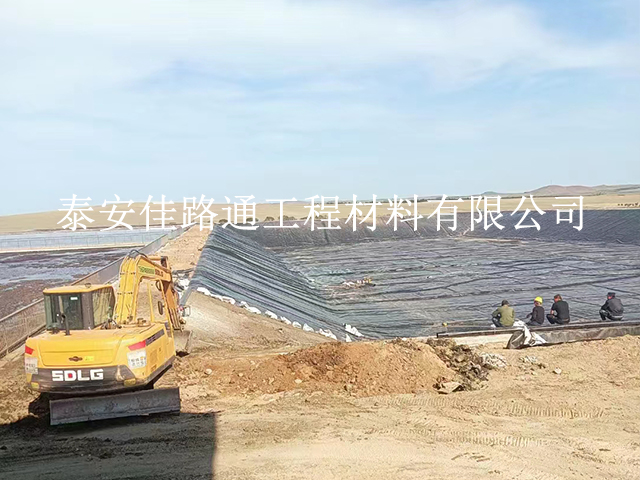 魚塘防滲土工膜外層損壞該如何應(yīng)對？