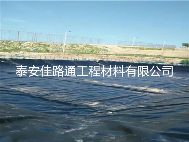 魚(yú)塘防滲施工選擇糙面土工膜的原因 魚(yú)塘防滲施工選擇糙面土工膜的原因