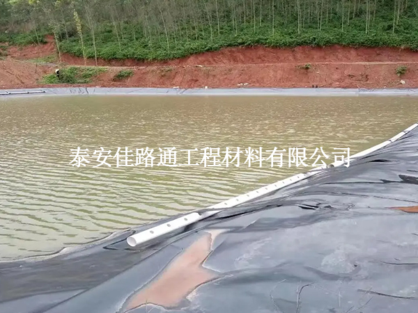 如何提升魚塘防滲膜的基本使用時(shí)間？