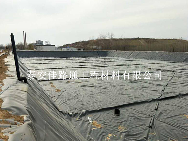 魚塘防滲膜錨固操作技巧:簡潔與創(chuàng)新的結(jié)合 魚塘防滲膜錨固操作技巧:簡潔與創(chuàng)新的結(jié)合