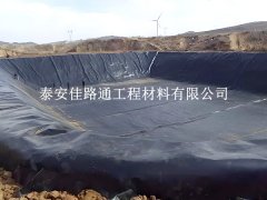 水庫(kù)防滲工程:土工膜的鋪設(shè)藝術(shù)