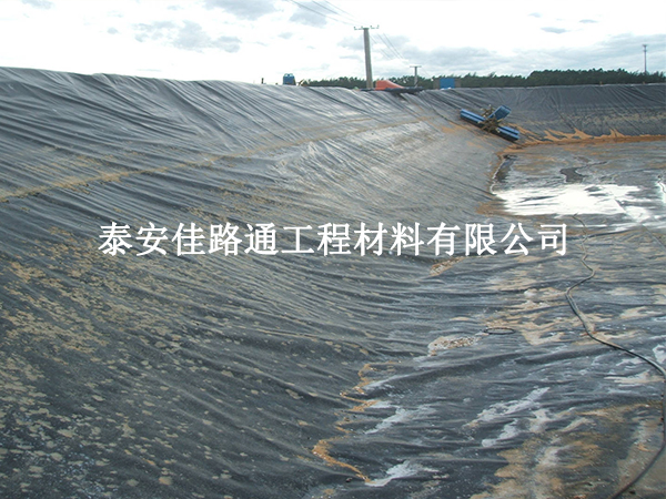 污水處理防滲膜選購：為何生產(chǎn)工藝至關(guān)重要？