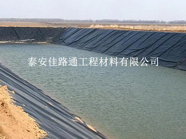 污水處理防滲膜施工固定技巧:創(chuàng)新與實(shí)踐 污水處理防滲膜施工固定技巧:創(chuàng)新與實(shí)踐