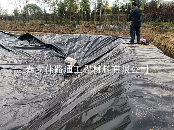 復(fù)合防滲土工膜的施工方式方法:打造高效防水工程 復(fù)合防滲土工膜的施工方式方法:打造高效防水工程