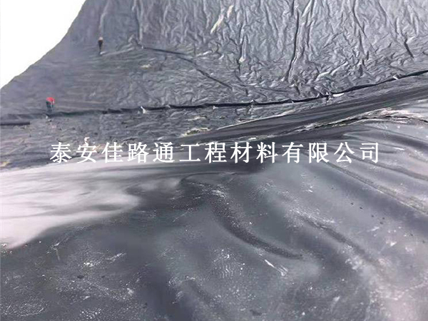 HDPE土工膜四季鋪設(shè)巧攻略 HDPE土工膜四季鋪設(shè)巧攻略