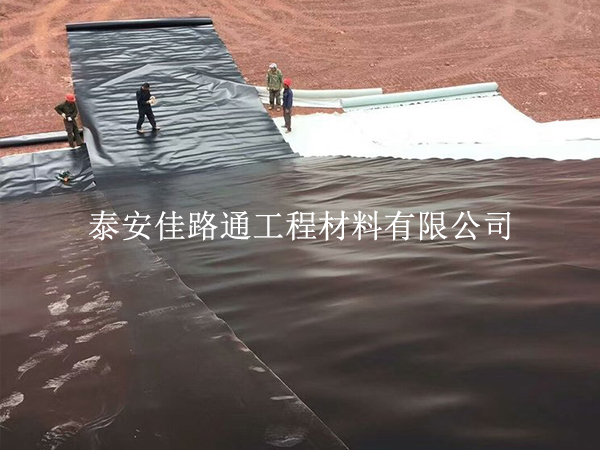 污水處理防滲膜損壞，這 5 大自然因素是主要原因