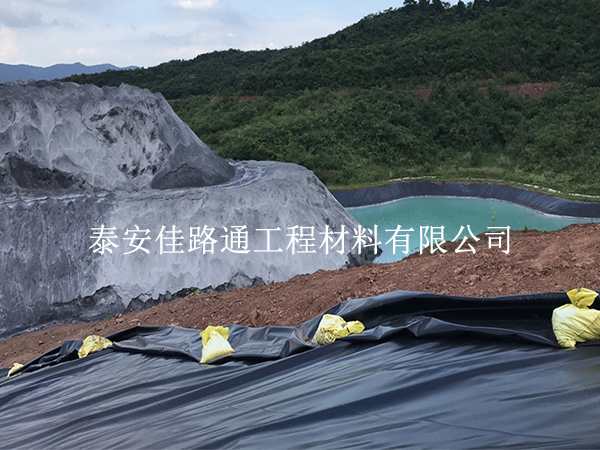 污水處理防滲膜為啥要覆土？這4個(gè)關(guān)鍵原因得搞懂