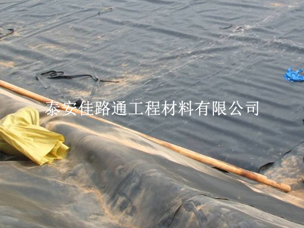 調(diào)節(jié)池防滲膜施工慢？這些方法能提速