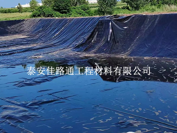 防滲土工膜鋪設(shè)別著急，這些準(zhǔn)備工作要做足