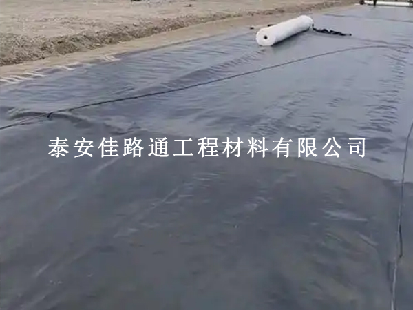 沼氣池防滲膜焊接后焊縫處理技巧：嚴密封堵筑