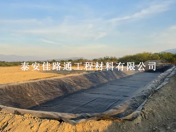 水產(chǎn)養(yǎng)殖防滲膜鋪設后保護技巧：長效防護，護