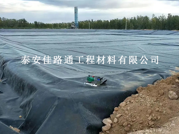 油田防滲膜檢查與驗(yàn)收工作：嚴(yán)抓細(xì)節(jié)，守住油