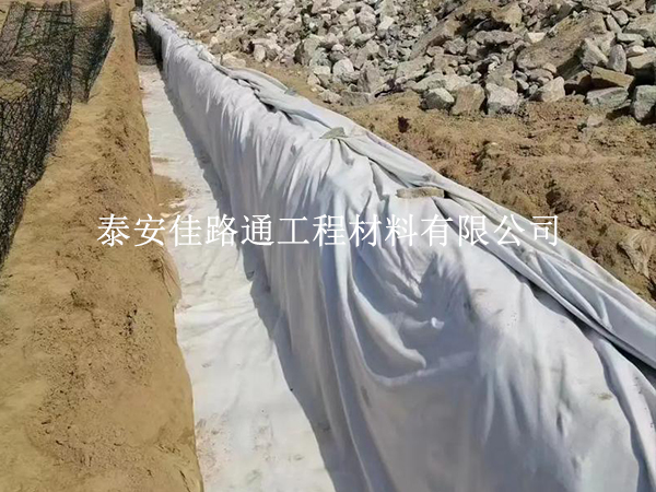買了長(zhǎng)絲土工布別急著堆！存放方式不對(duì)再貴也白搭