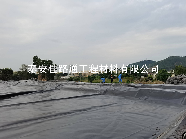 氧化塘防滲膜一鋪就破？這些現(xiàn)場(chǎng)防護(hù)技巧工程師都在用